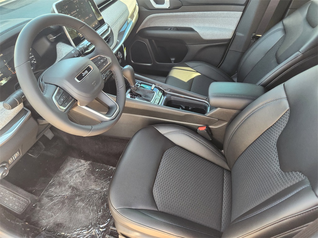 2026 Jeep Compass Latitude photo 3