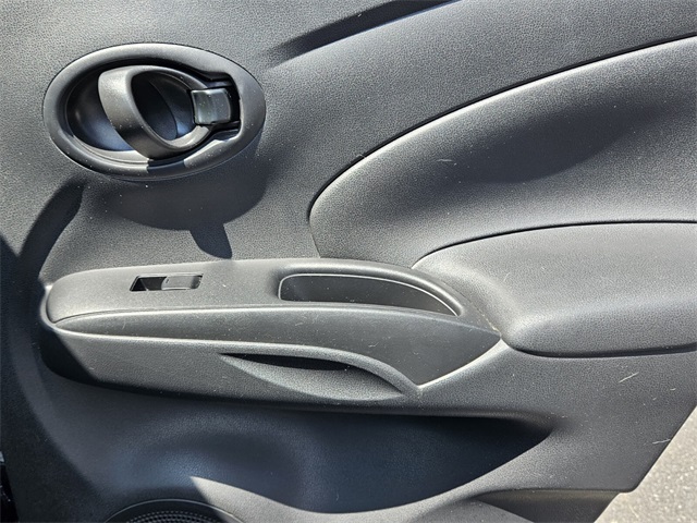2012 Nissan Versa 1.6 SV photo 14