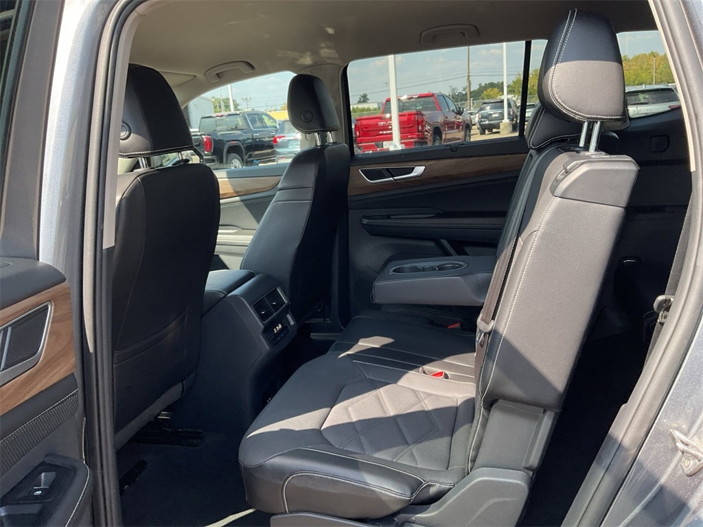 2024 Volkswagen Atlas SE Technology photo 17