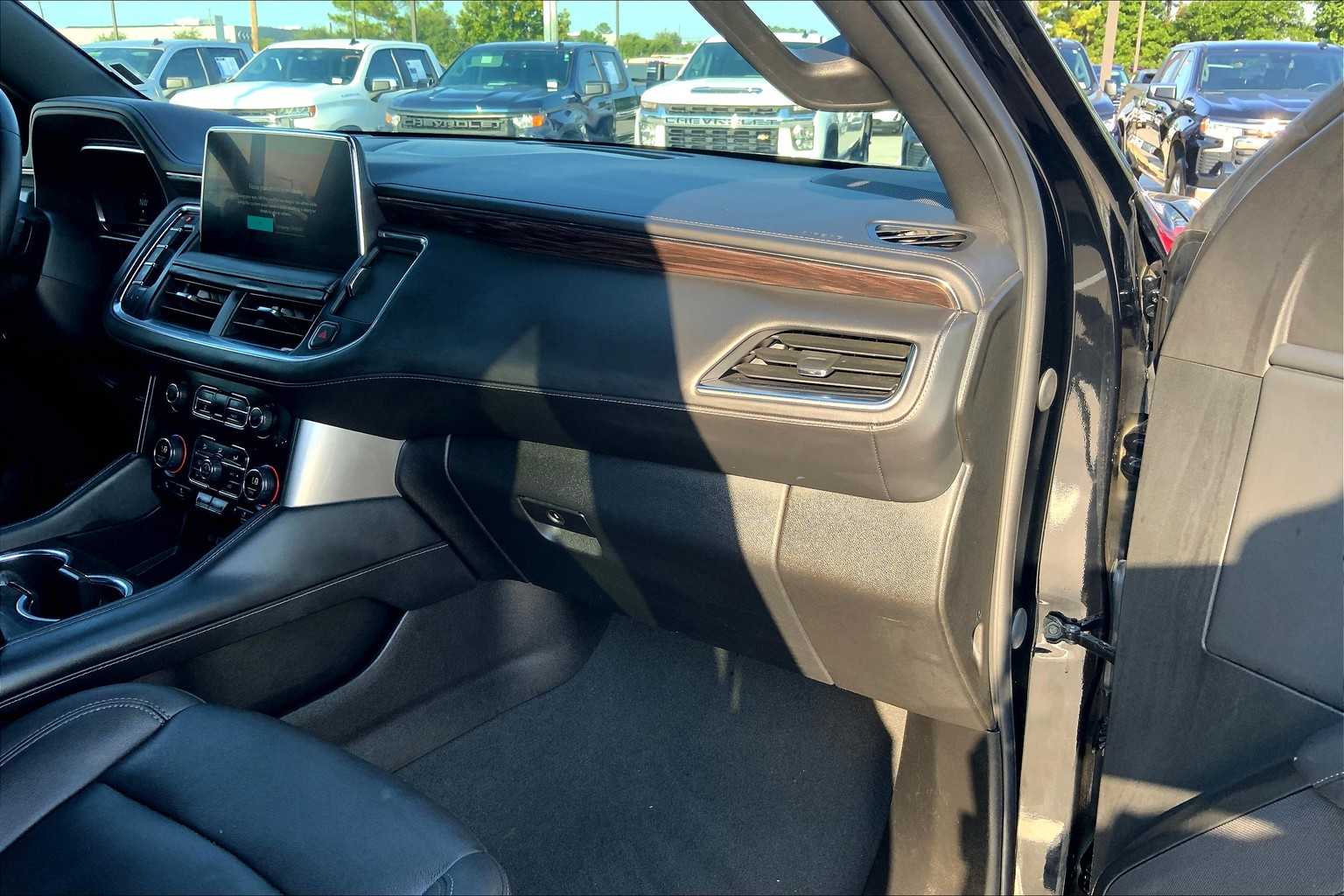 2024 Chevrolet Suburban LT photo 16