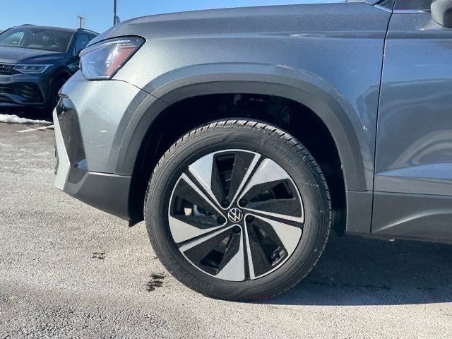 2025 Volkswagen Taos SE photo 9