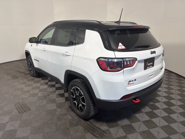 2026 Jeep Compass Trailhawk photo 4
