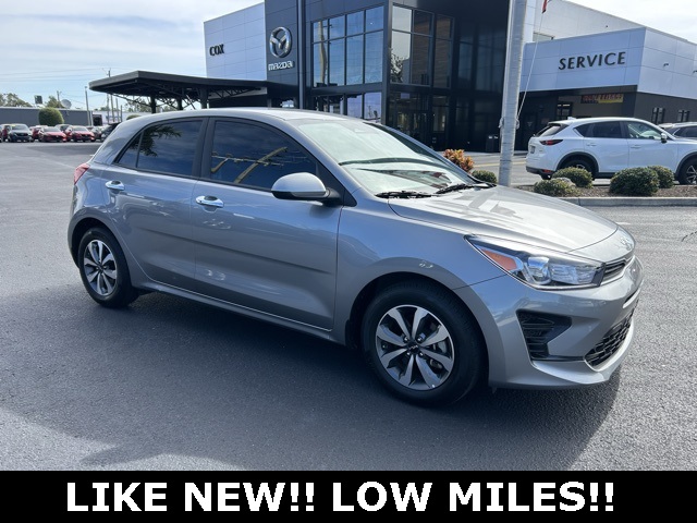 2023 Kia Rio 5-Door S's photo