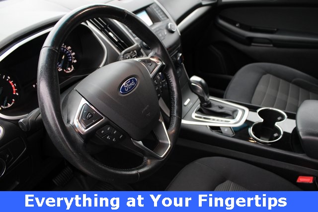 2017 Ford Edge SEL photo 2