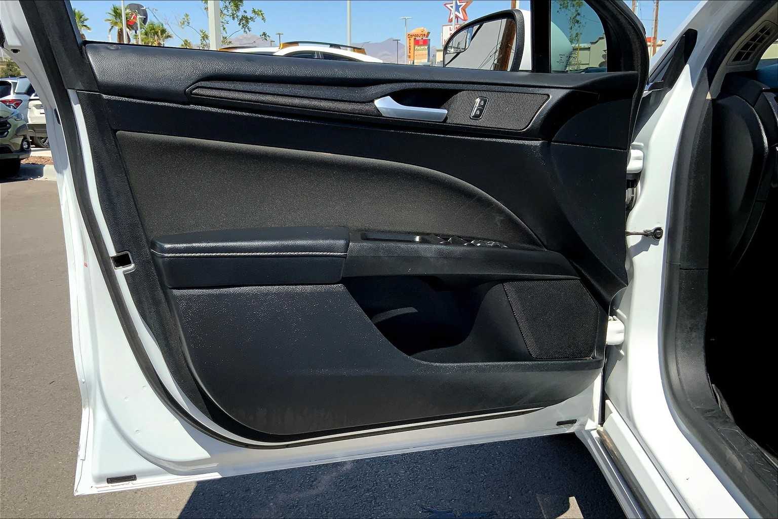 2018 Ford Fusion SE photo 18
