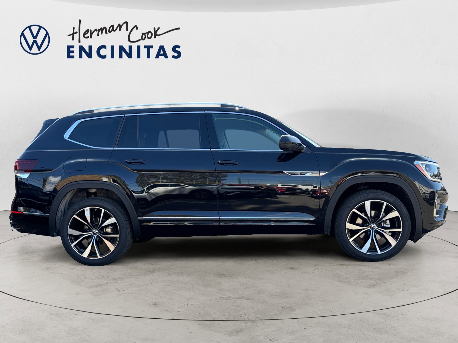 2025 Volkswagen Atlas SEL Premium R-Line photo 6