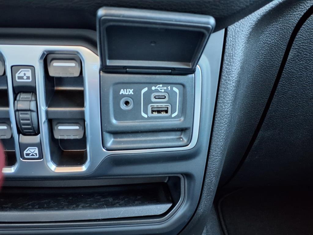 2025 Jeep Wrangler Sport S photo 4