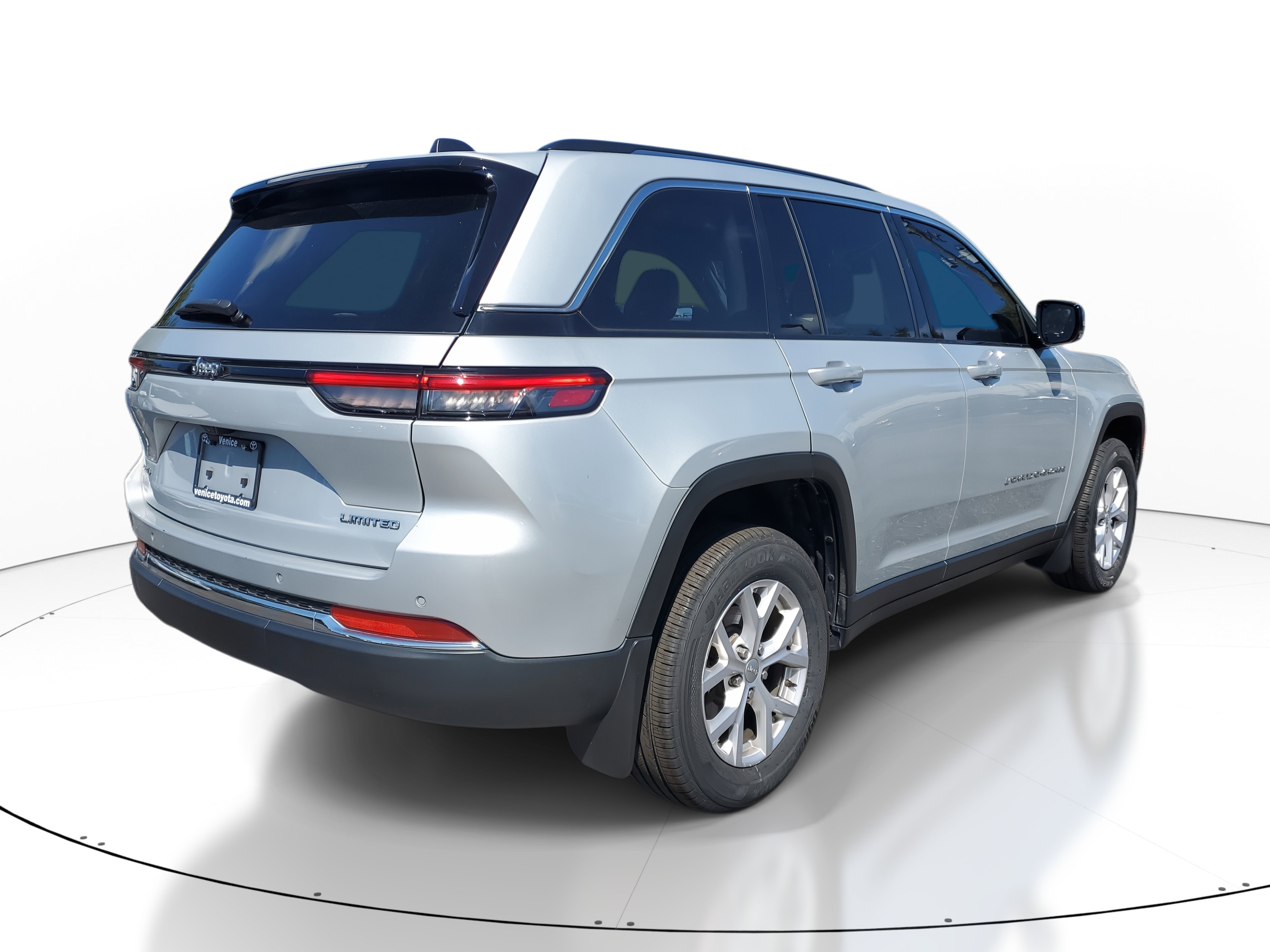 2022 Jeep Grand Cherokee Limited photo 2