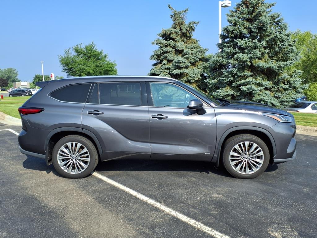 Certified 2022 Toyota Highlander Platinum with VIN 5TDEBRCH6NS082472 for sale in Burnsville, Minnesota