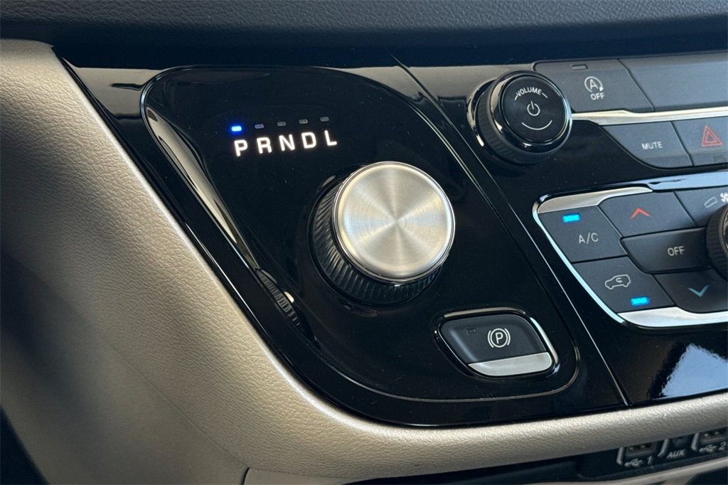 2022 Chrysler Voyager LX photo 18