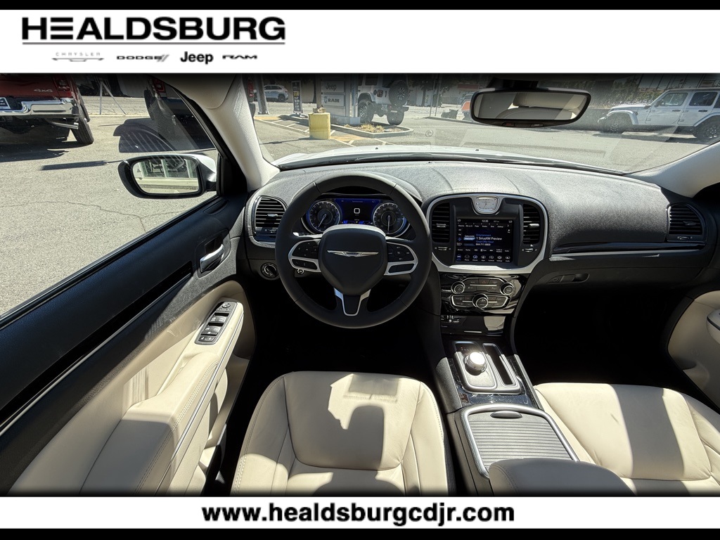 2023 Chrysler 300 Touring photo 12