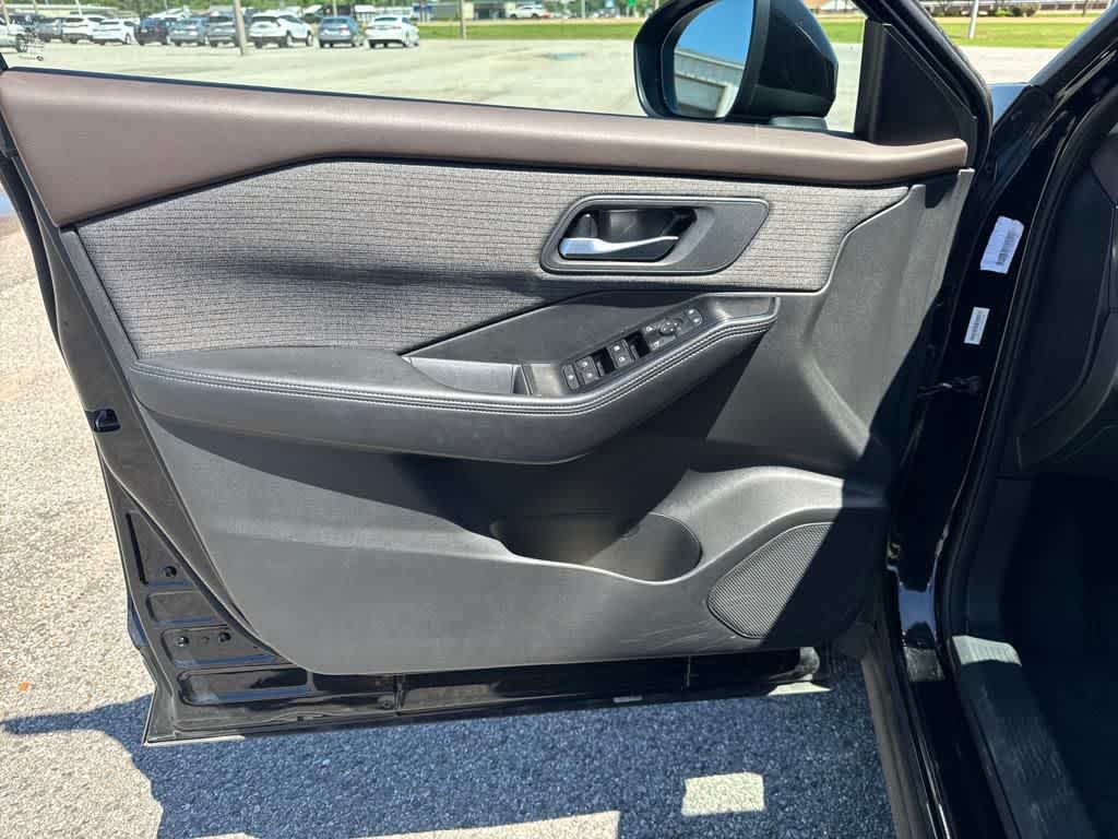 2023 Nissan Rogue SV photo 9