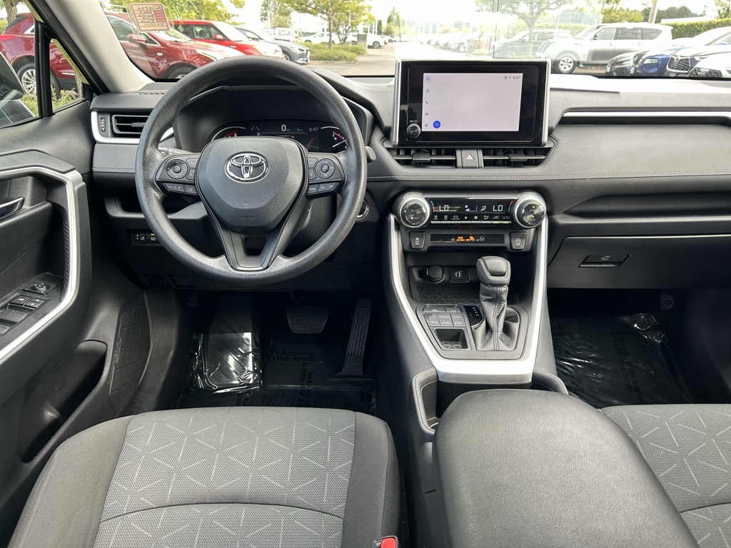 2024 Toyota RAV4 XLE photo 19