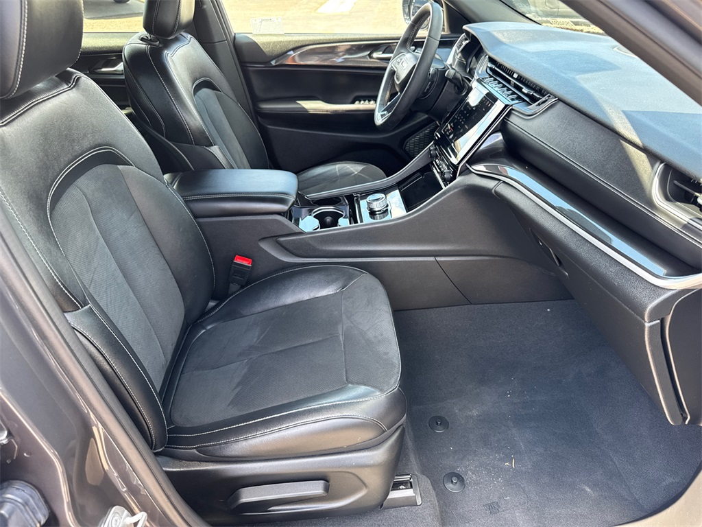 2023 Jeep Grand Cherokee Altitude photo 12