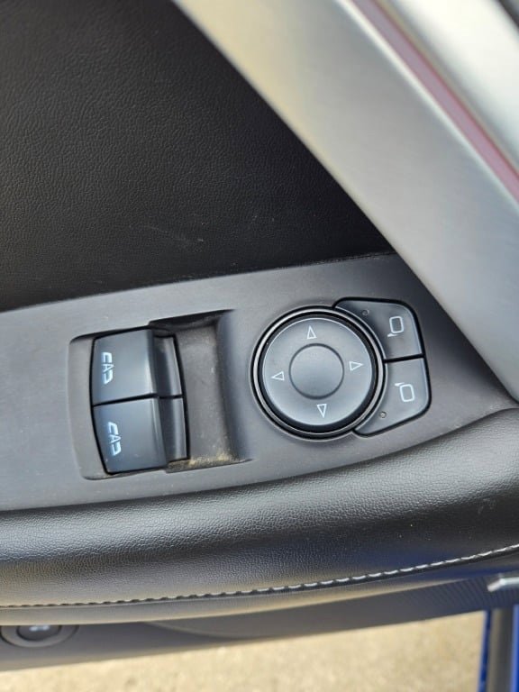 2016 Chevrolet Camaro 2SS photo 21
