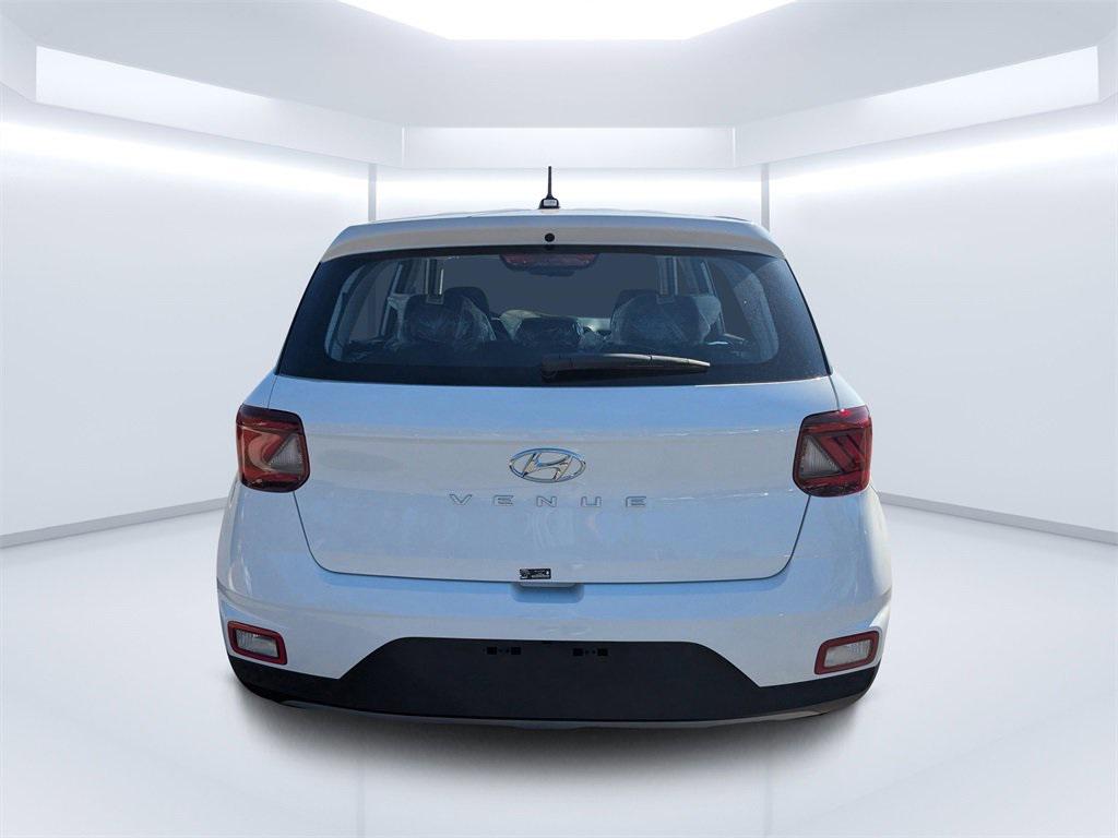 2026 Hyundai Venue SE photo 3