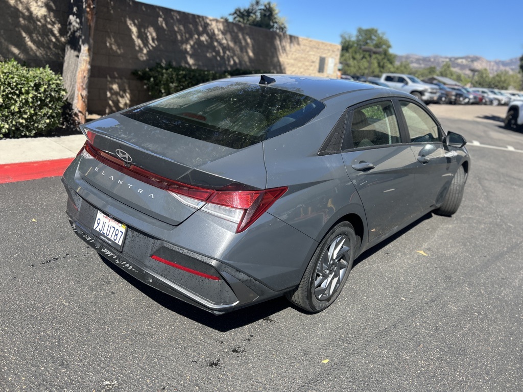 2024 Hyundai Elantra SEL photo 4