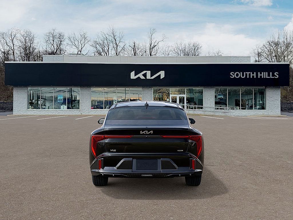 2025 Kia K4 GT-Line photo 3