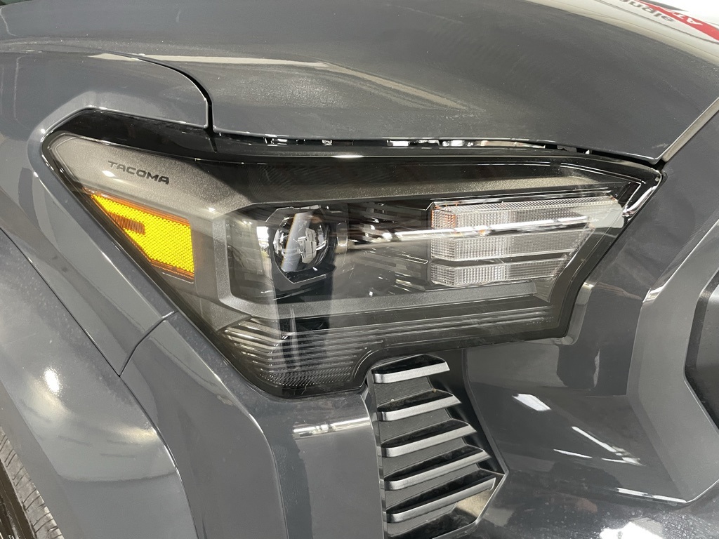 2025 Toyota Tacoma photo 9