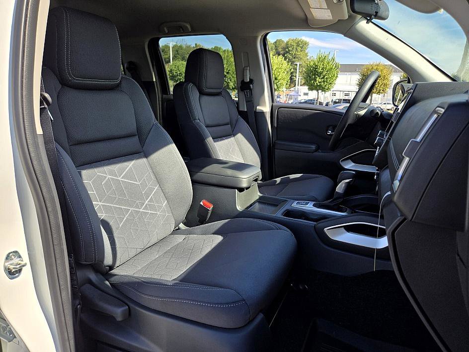 2026 Nissan Frontier Crew Cab SV photo 12