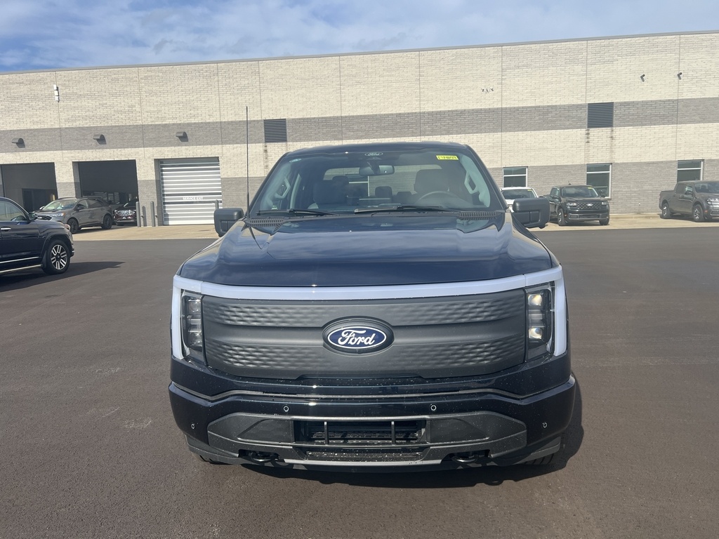 2025 Ford F-150 Lightning photo 2