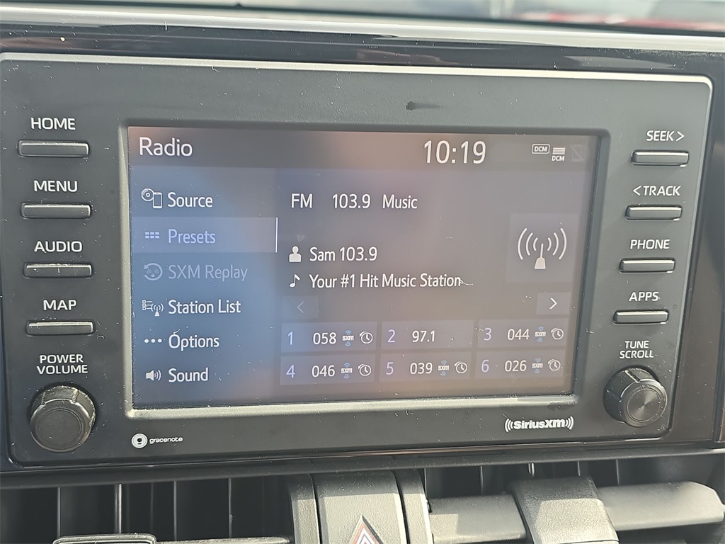 2022 Toyota RAV4 XLE photo 20
