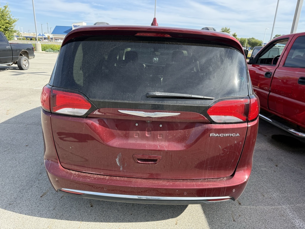 2017 Chrysler Pacifica Touring L photo 8