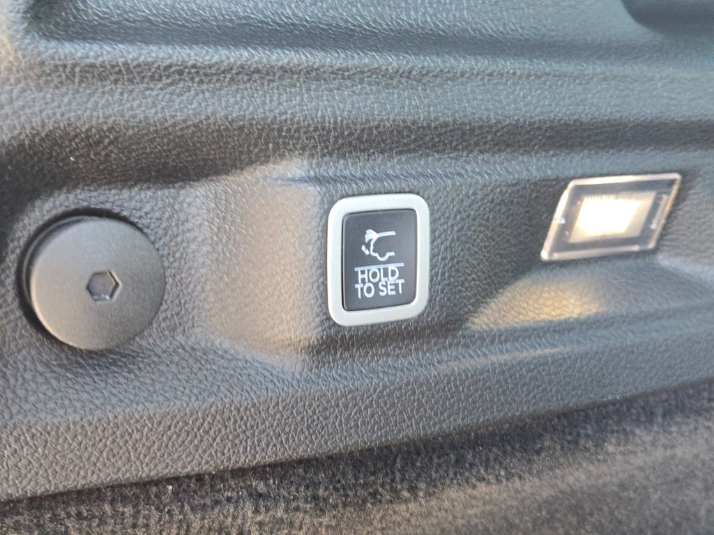 2021 Jeep Grand Cherokee Overland photo 14