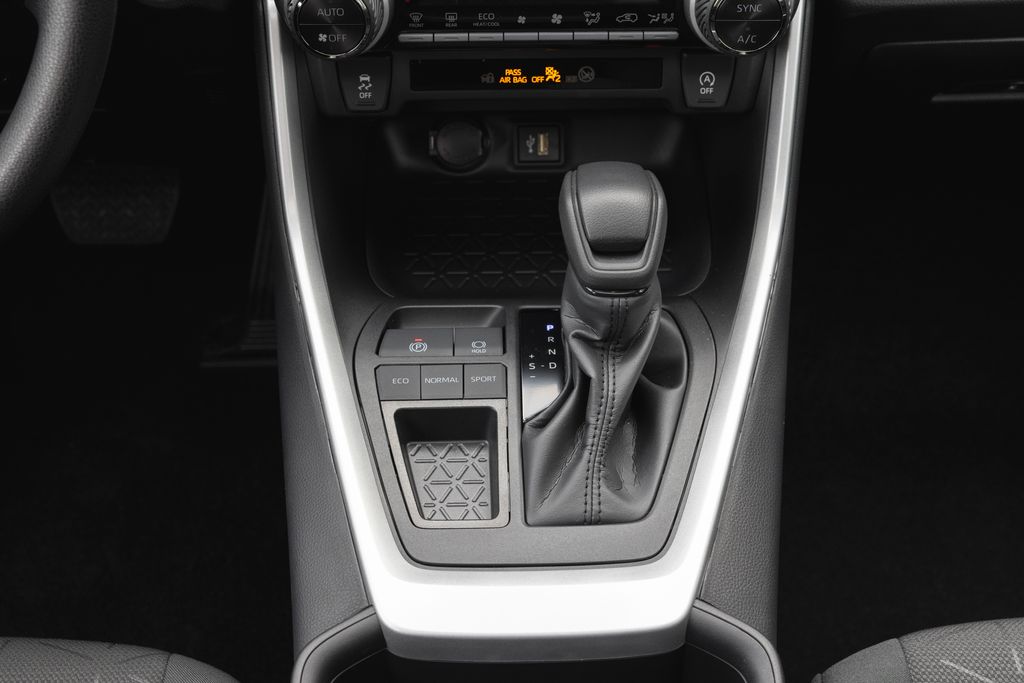 2025 Toyota RAV4 XLE photo 3