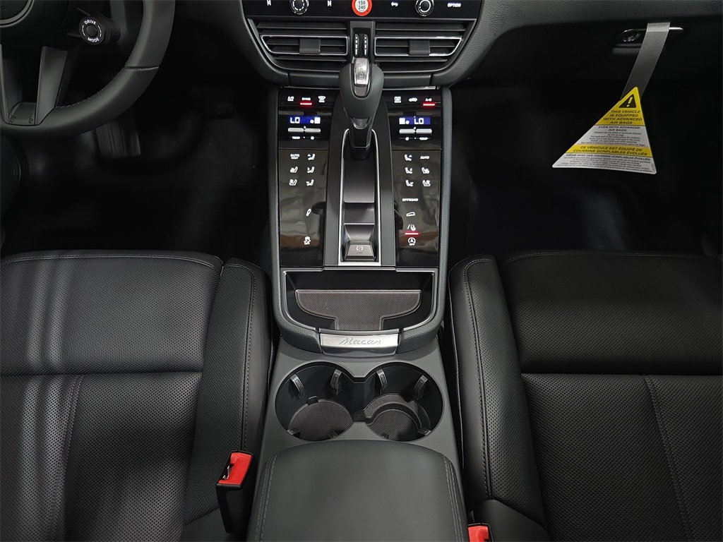 2026 Porsche Macan S photo 19