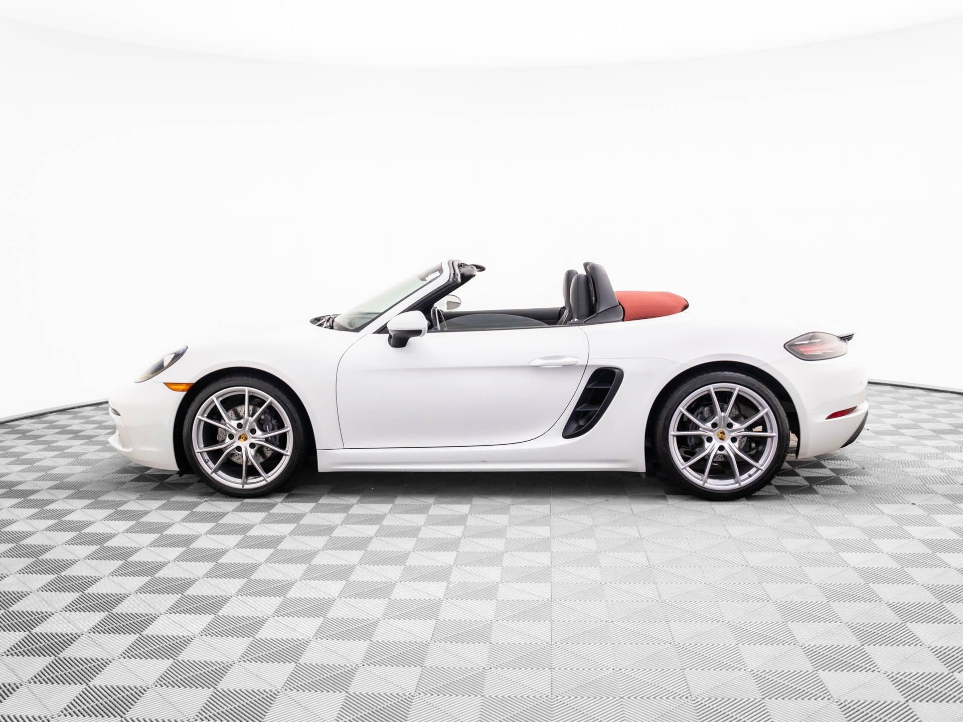 2019 Porsche Boxster photo 2