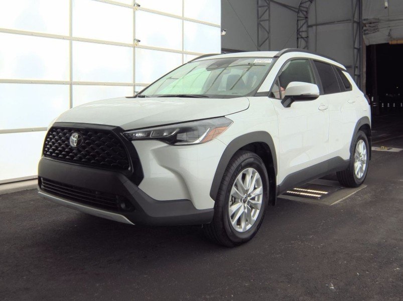 2024 Toyota Corolla Cross LE's photo