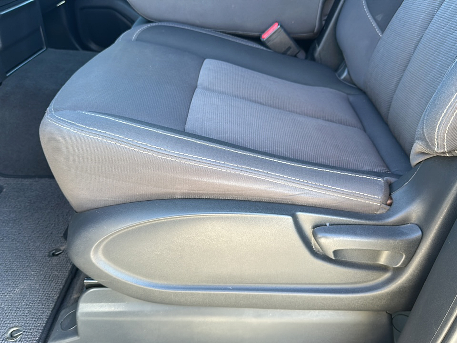 2022 Nissan Titan Crew Cab SV photo 4