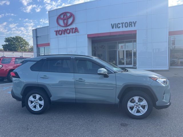 2021 Toyota RAV4 XLE photo 3