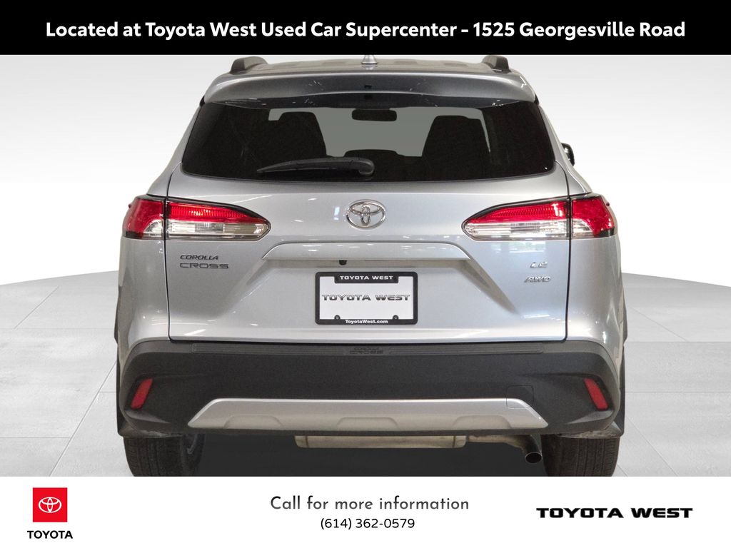2022 Toyota Corolla Cross LE photo 6