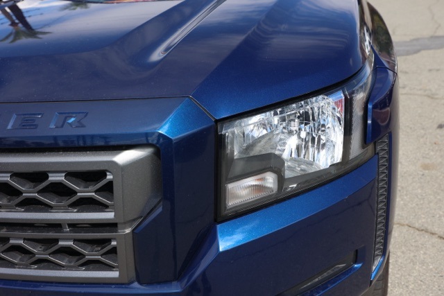 2023 Nissan Frontier SV photo 8