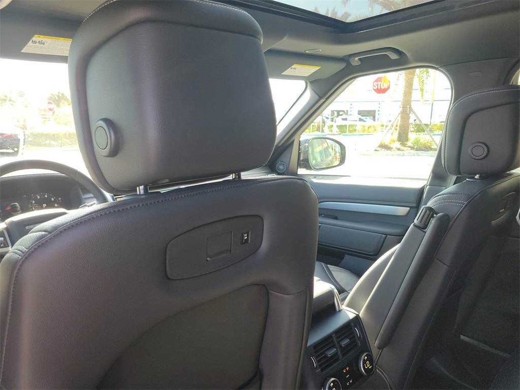 2025 Land Rover Discovery SE photo 17