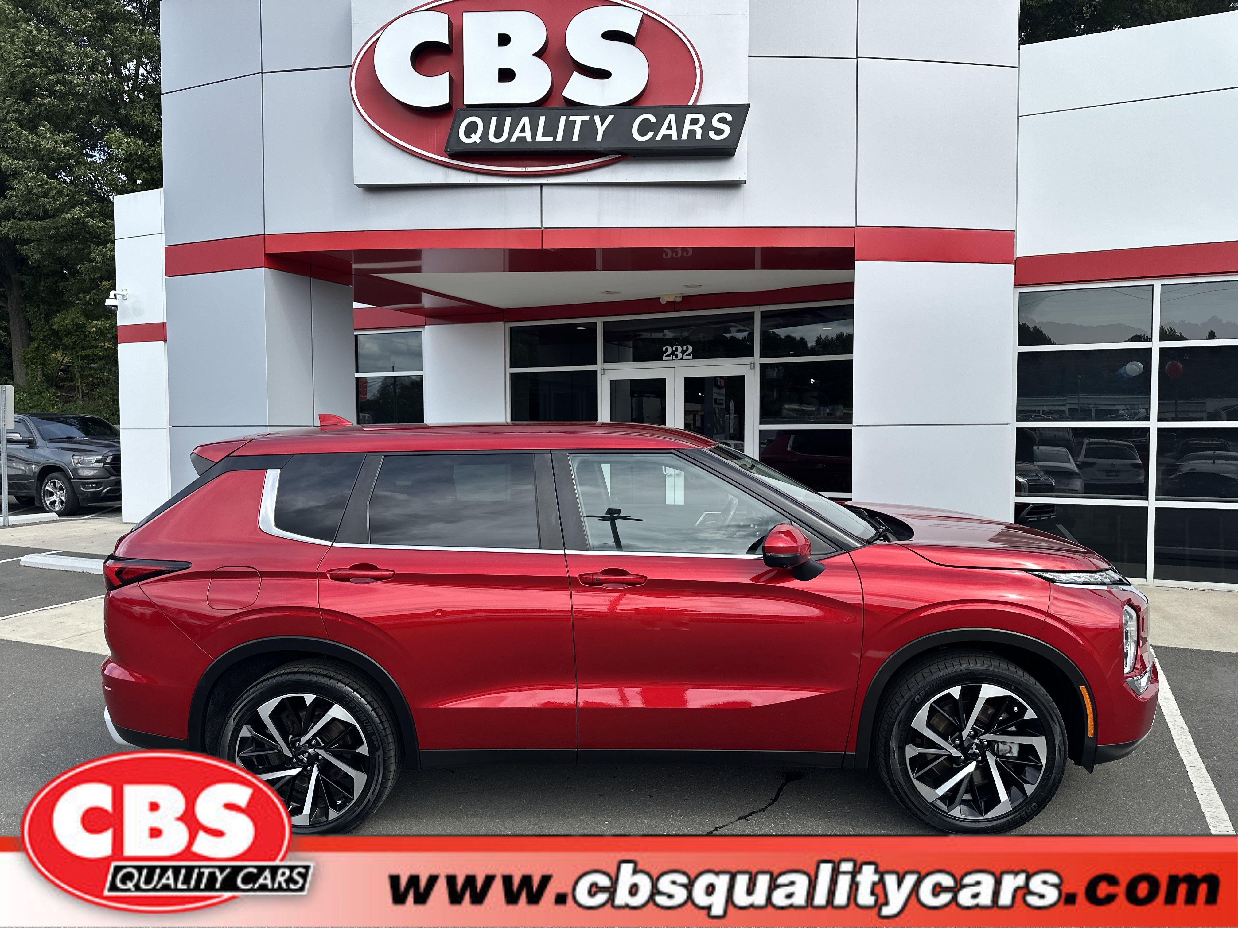 2022 Mitsubishi Outlander SE's photo