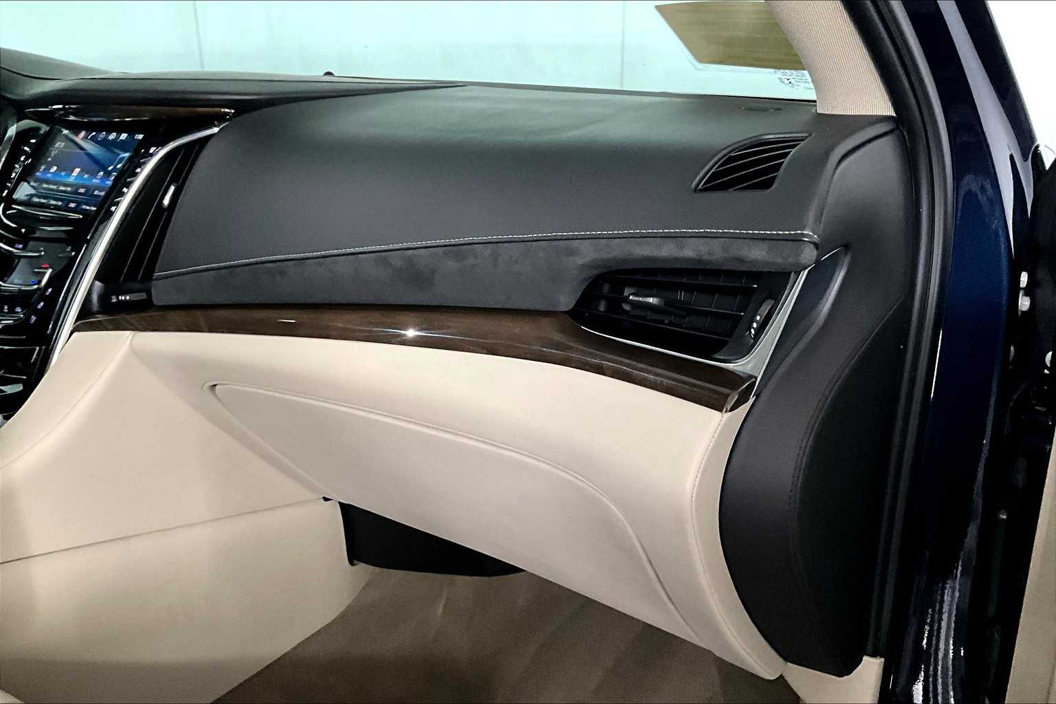 2018 Cadillac Escalade Luxury photo 17