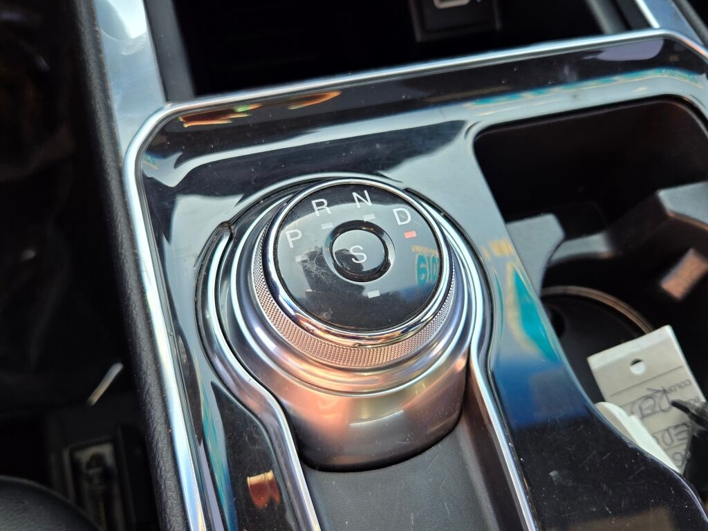 2019 Ford Edge ST photo 22