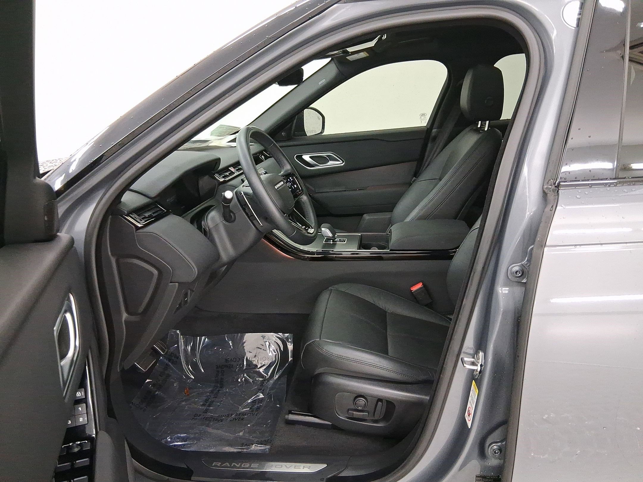 2025 Land Rover Range Rover Velar SE photo 4