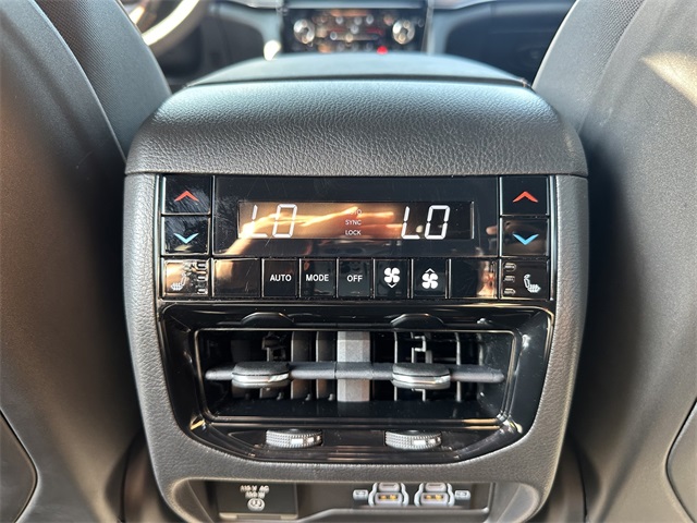 2022 Jeep Grand Cherokee Summit photo 14