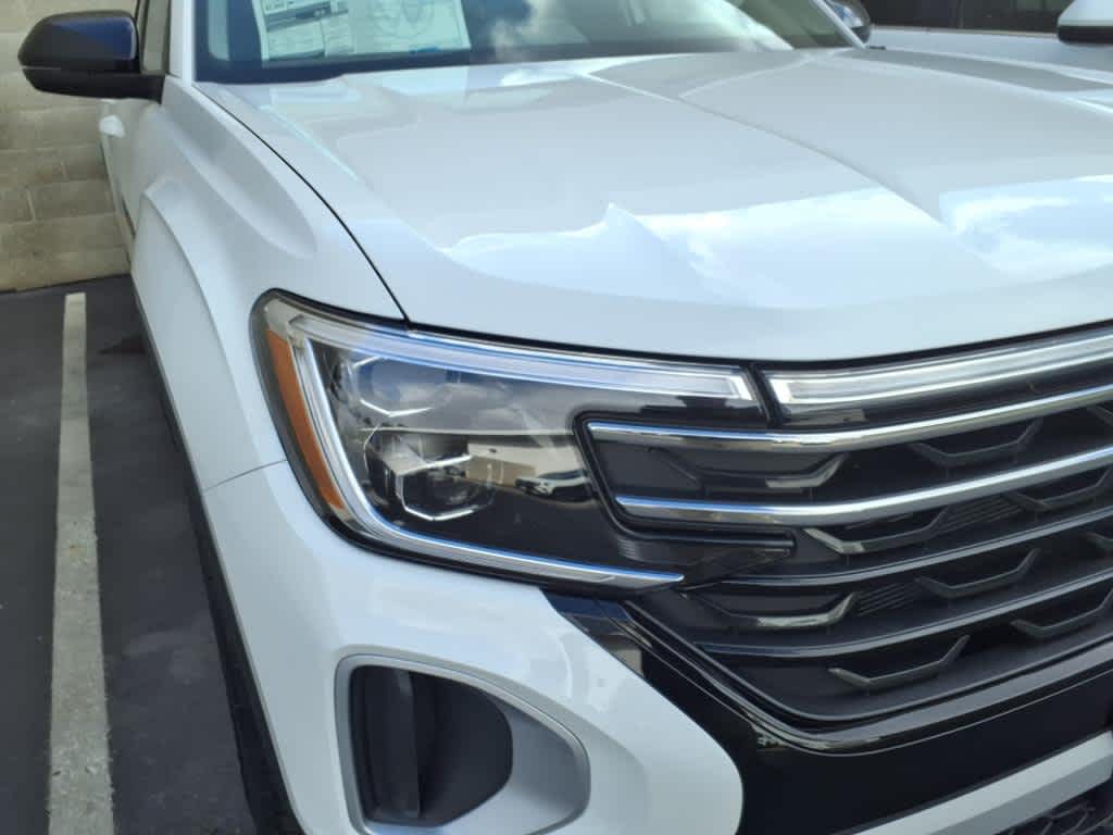 2025 Volkswagen Atlas Peak Edition SE photo 3