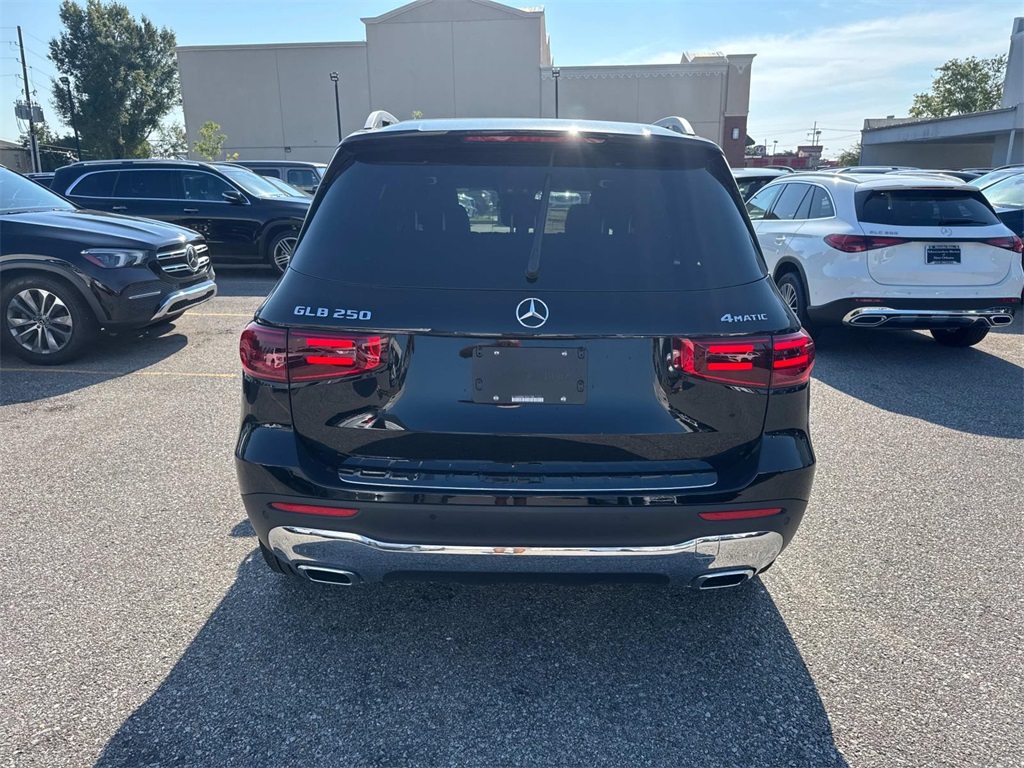 2026 Mercedes Benz GLB 250 4MATIC photo 4