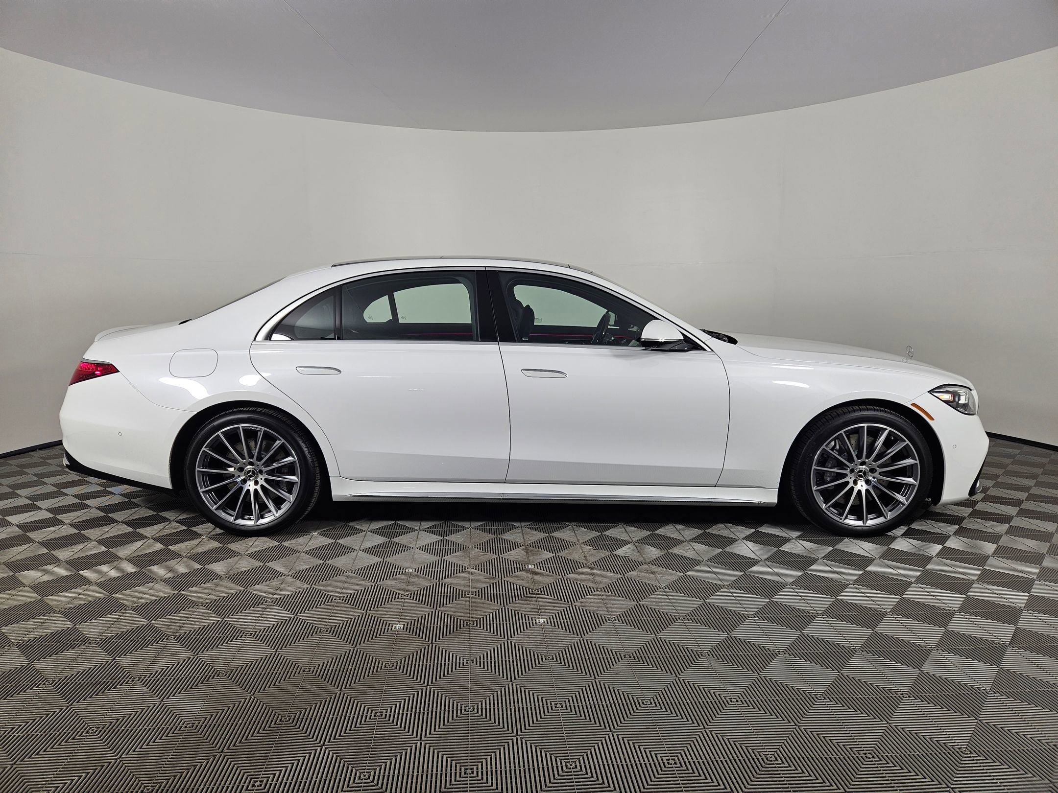 2025 Mercedes Benz S 580e 4MATIC photo 6