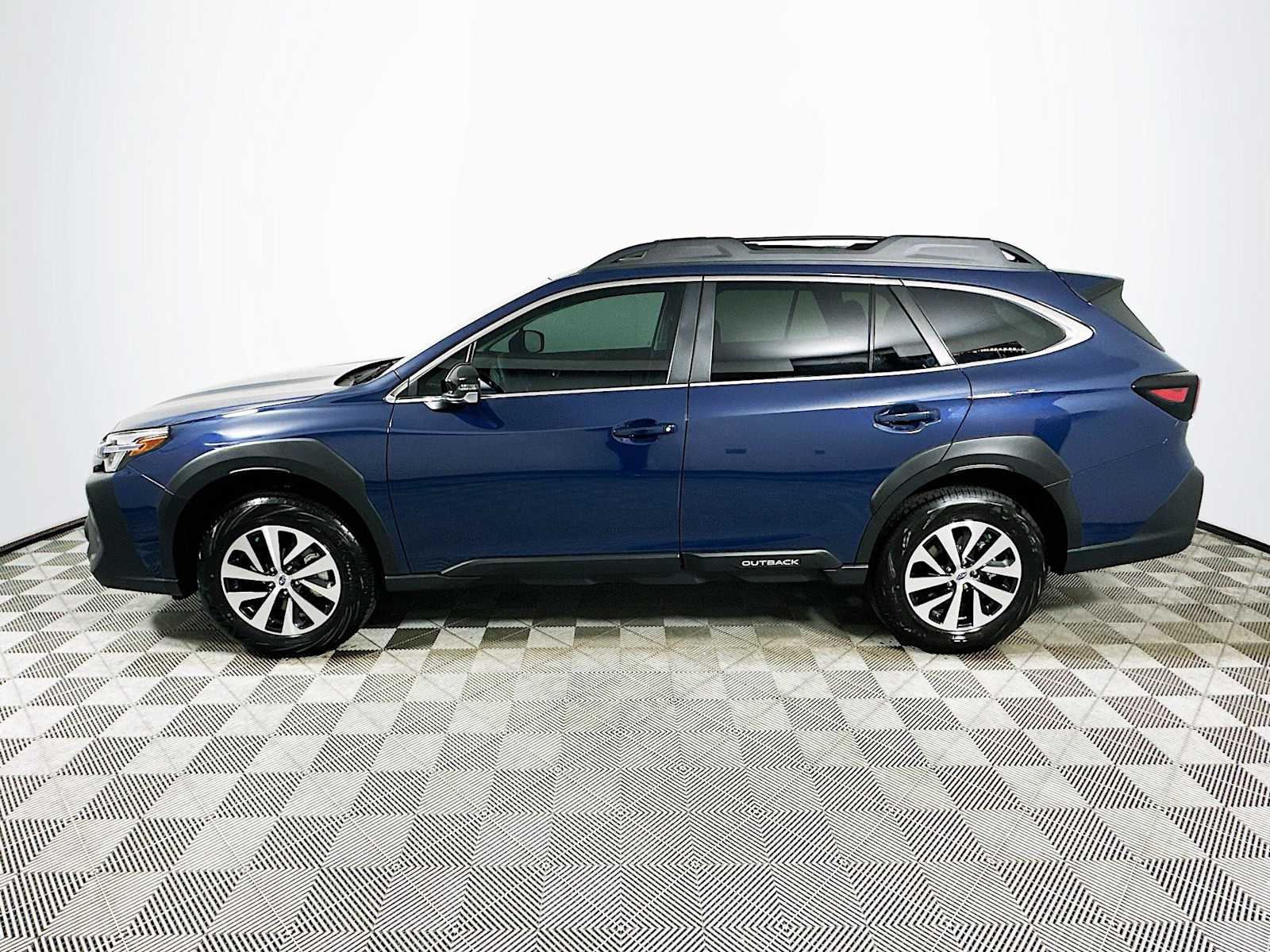 2025 Subaru Outback Premium photo 2