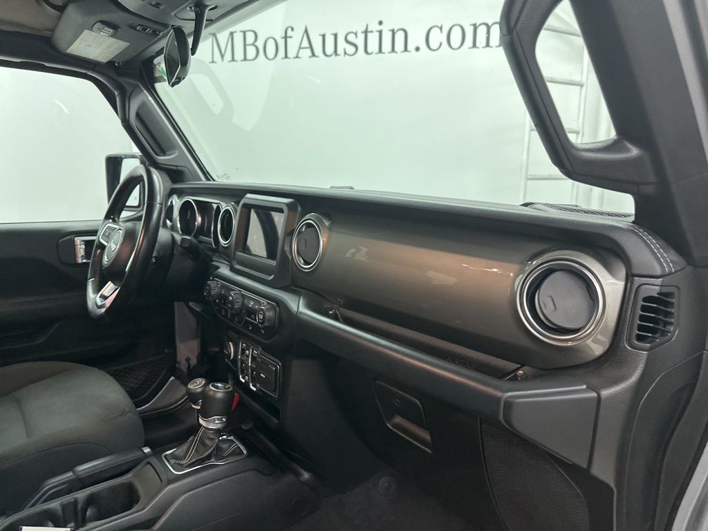 2020 Jeep Wrangler Unlimited Sahara photo 21