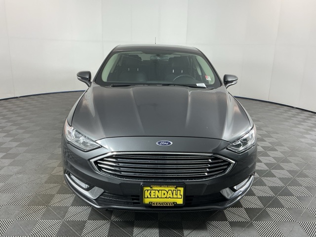 2017 Ford Fusion SE photo 2