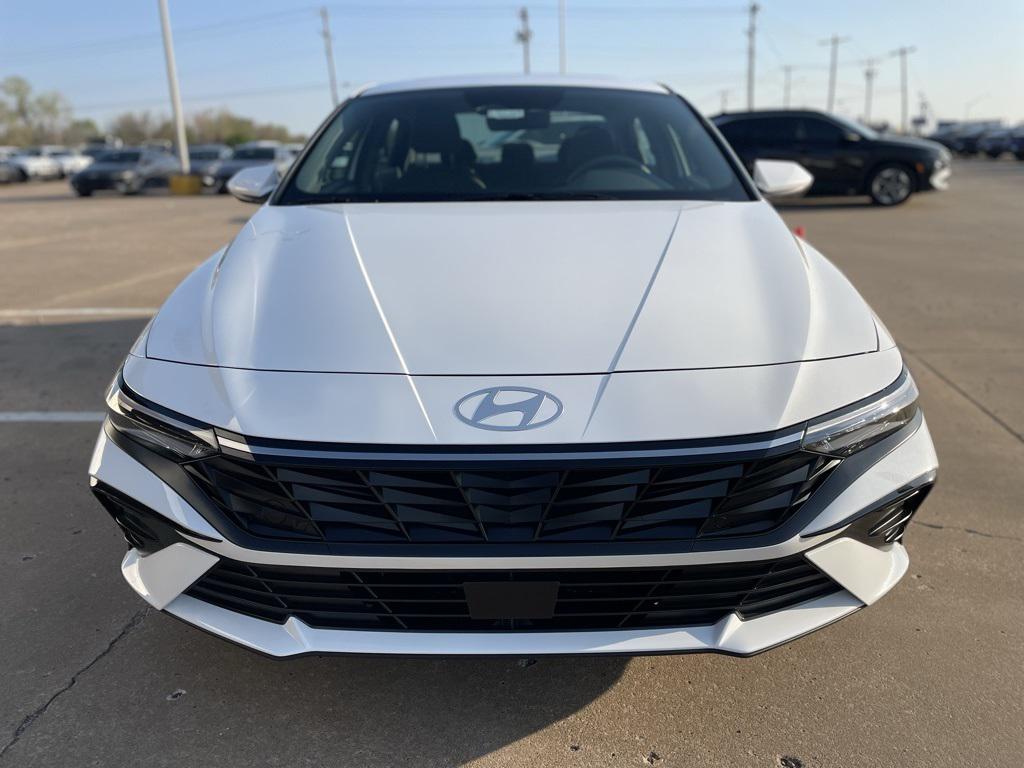 2025 Hyundai Elantra SEL Convenience photo 3