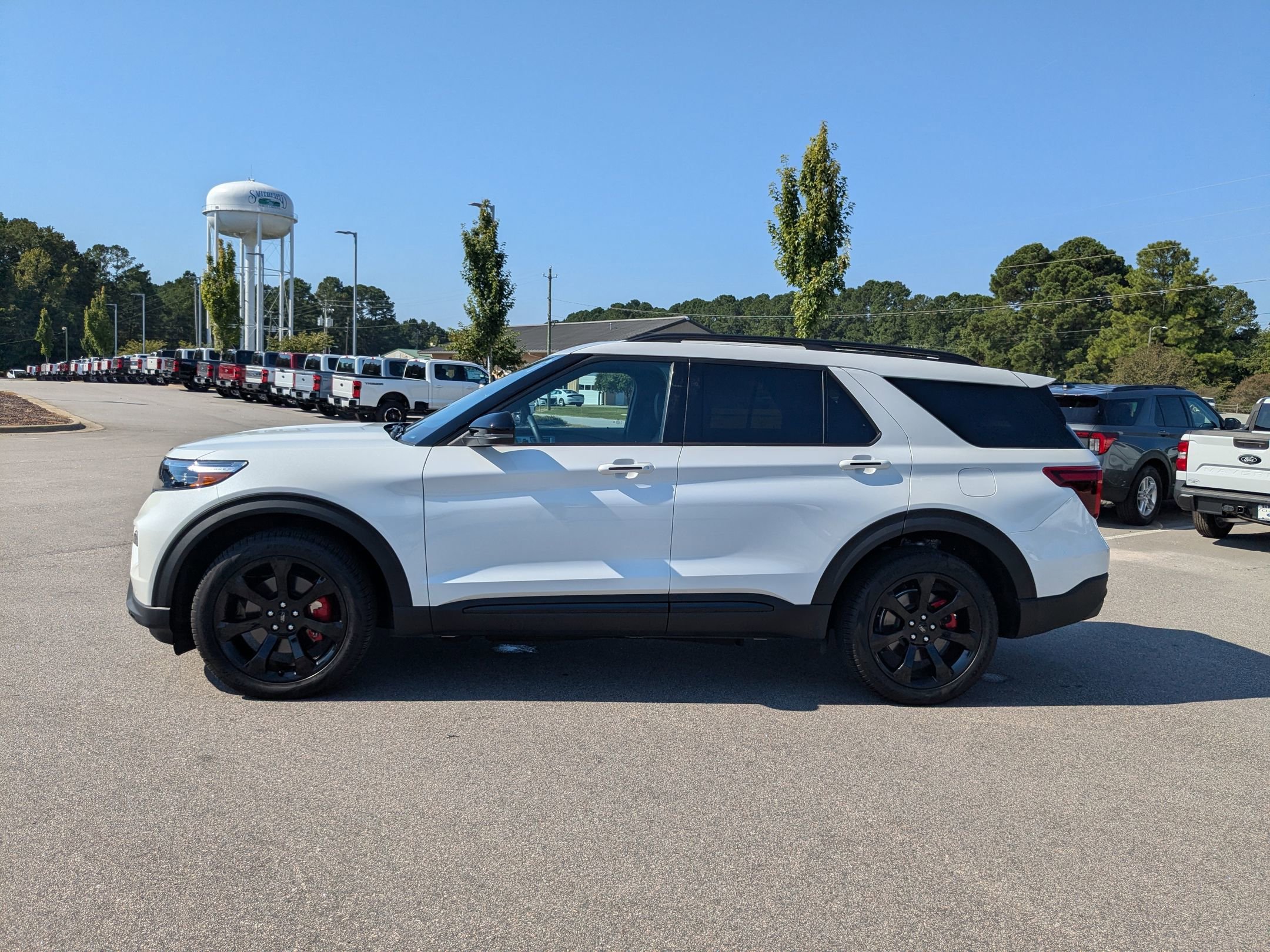 2024 Ford Explorer ST photo 11
